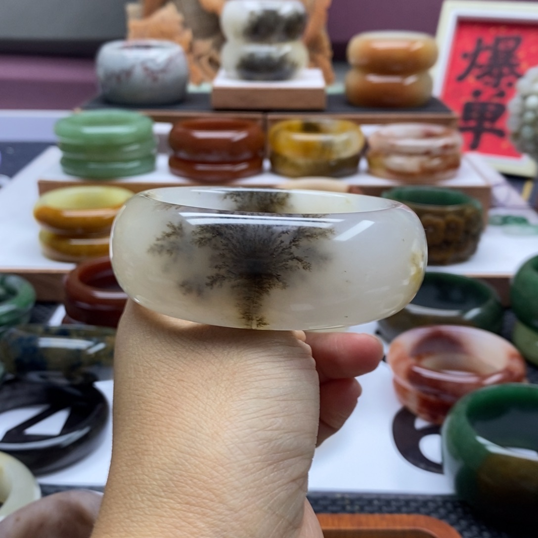 石英质玉手镯未镶嵌江****奶