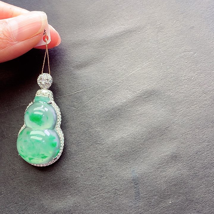 颈饰未镶嵌石英质玉