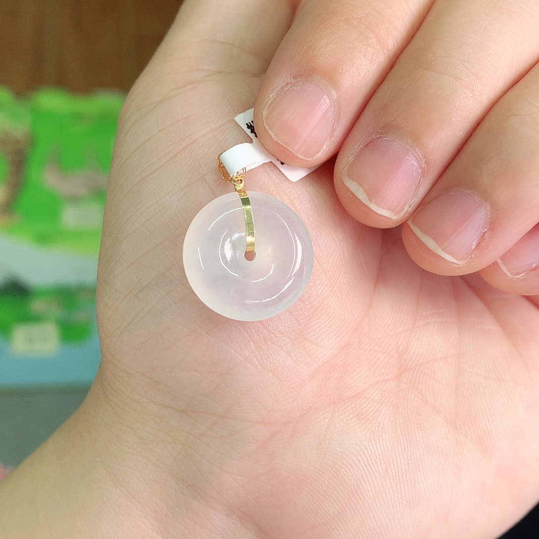 翡翠颈饰18K金镶嵌冰胶扣