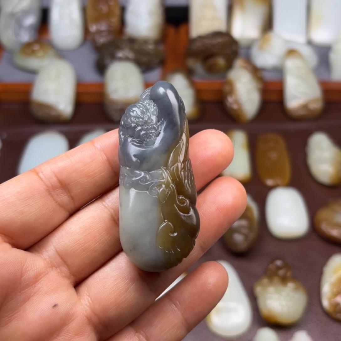 和田玉（糖玉）颈饰未镶嵌