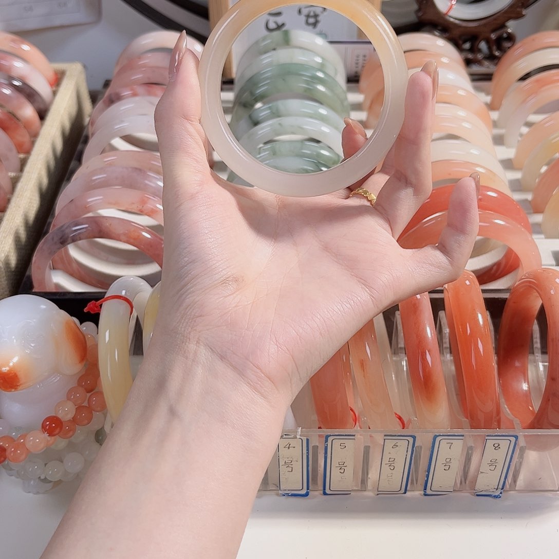 石英质玉手镯未镶嵌高****品