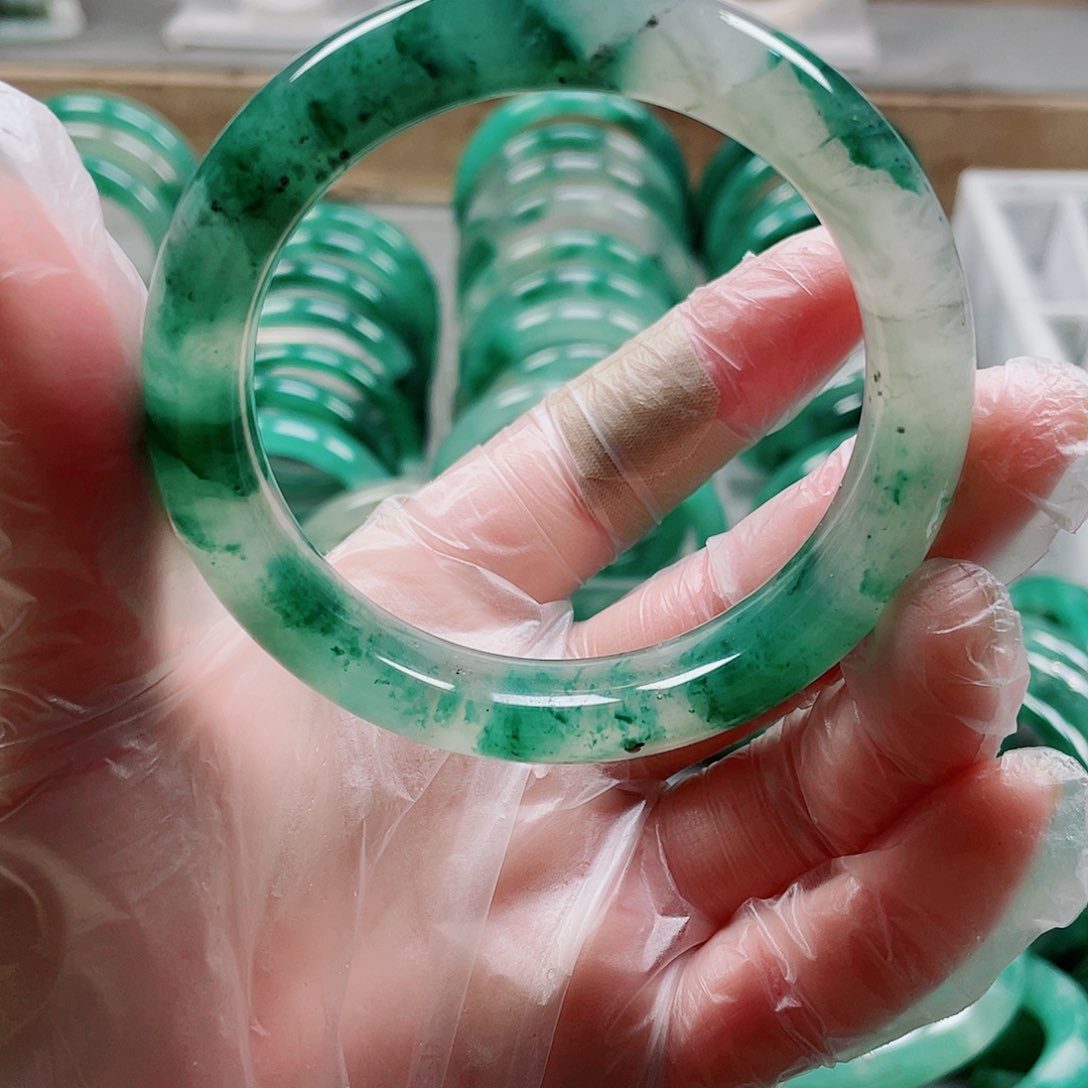 石英质玉手镯未镶嵌