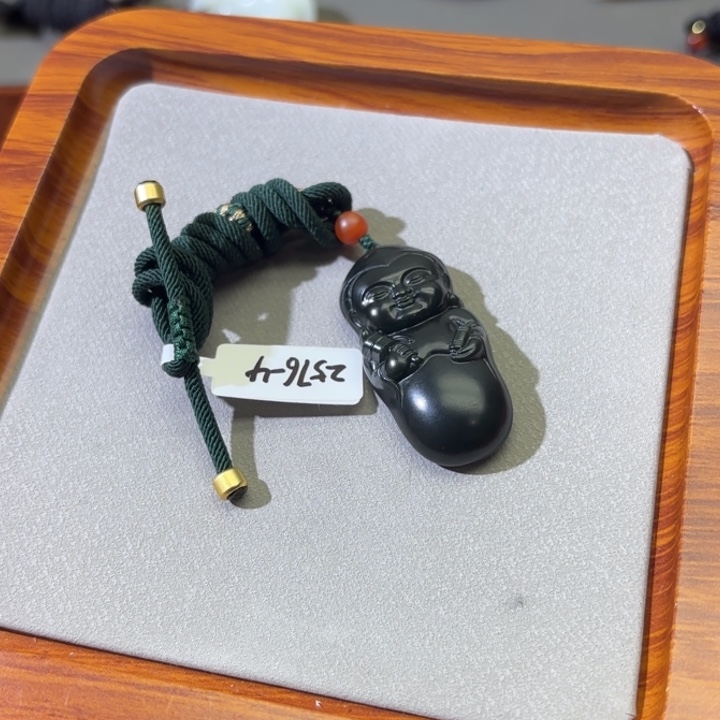 ****兽和田玉未镶嵌颈饰