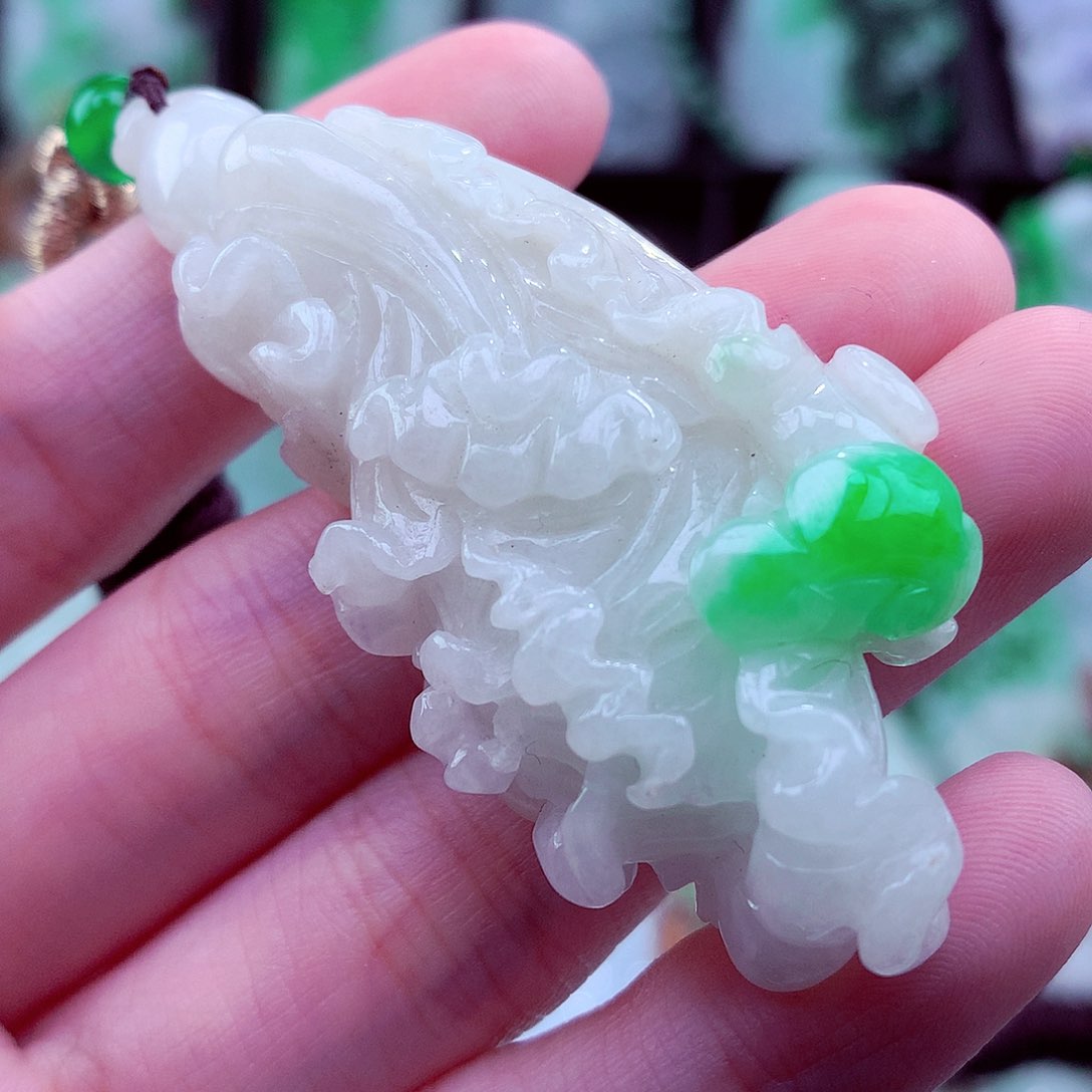 翡翠未镶嵌颈饰挂件