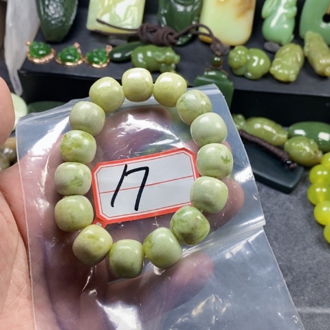 未镶嵌蛇纹石玉手链