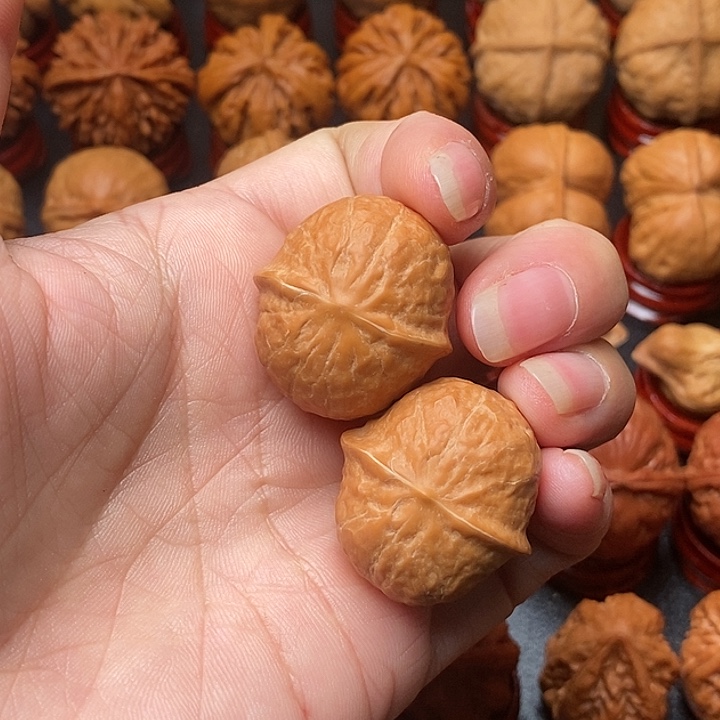 文玩核桃吊坠木鱼