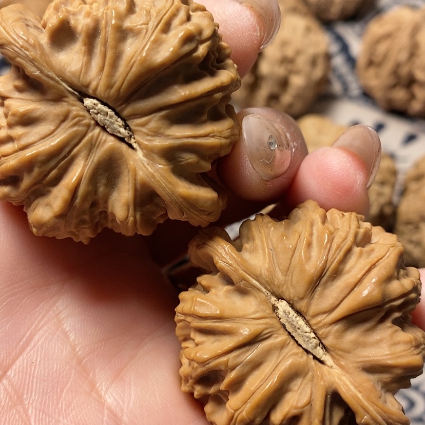 【闪购商品】文玩核桃吊坠少*、白狮子。花