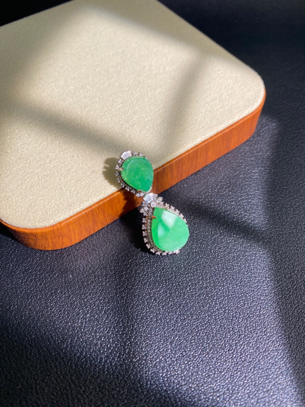 缅甸天然翡翠阳绿无事牌吊坠气质百搭绿色优雅冰阳绿挂坠冰绿镶嵌