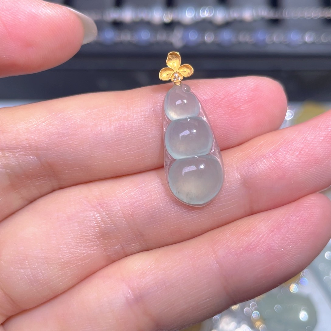 颈饰18K金镶嵌翡翠翡翠