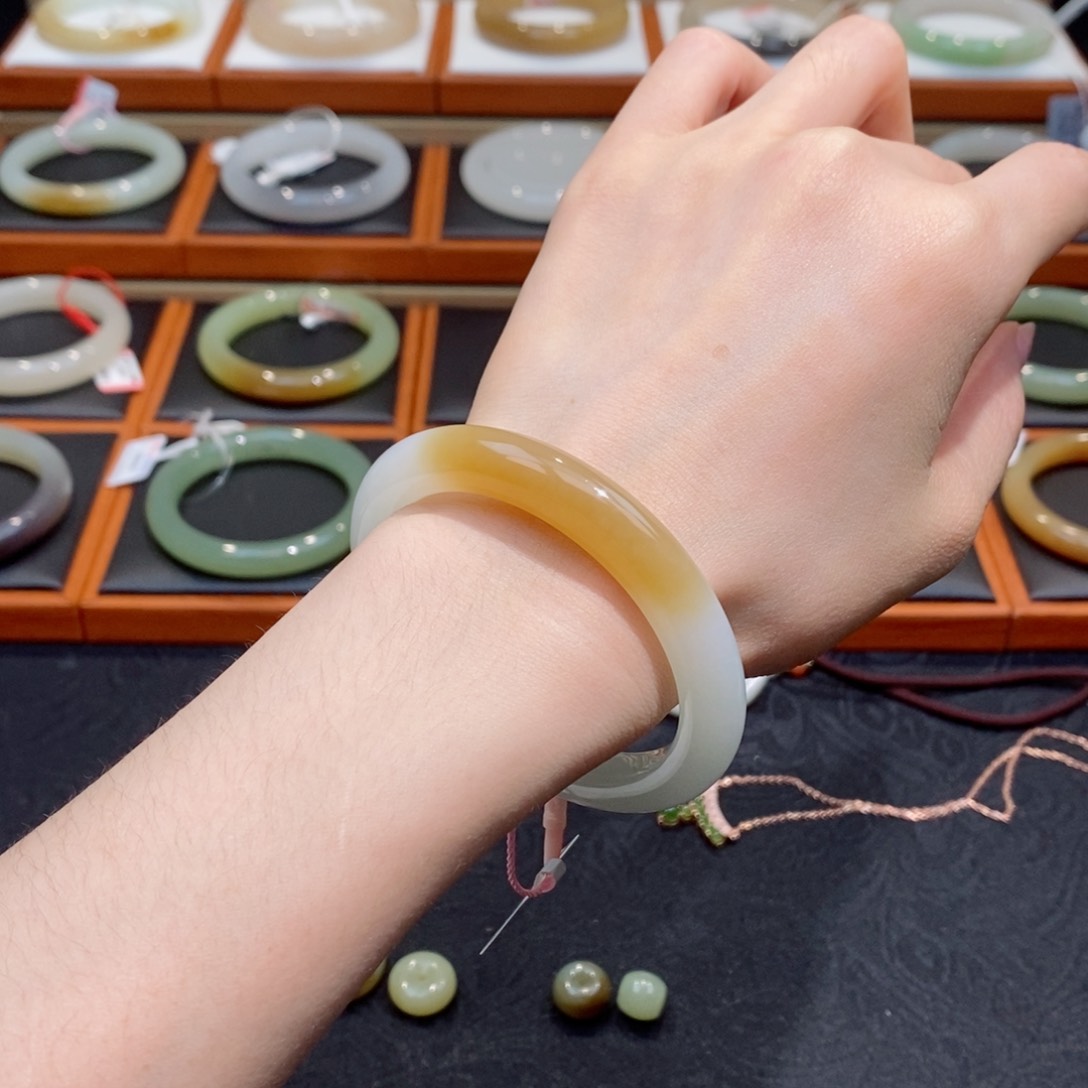 和田玉（糖玉）手镯未镶嵌