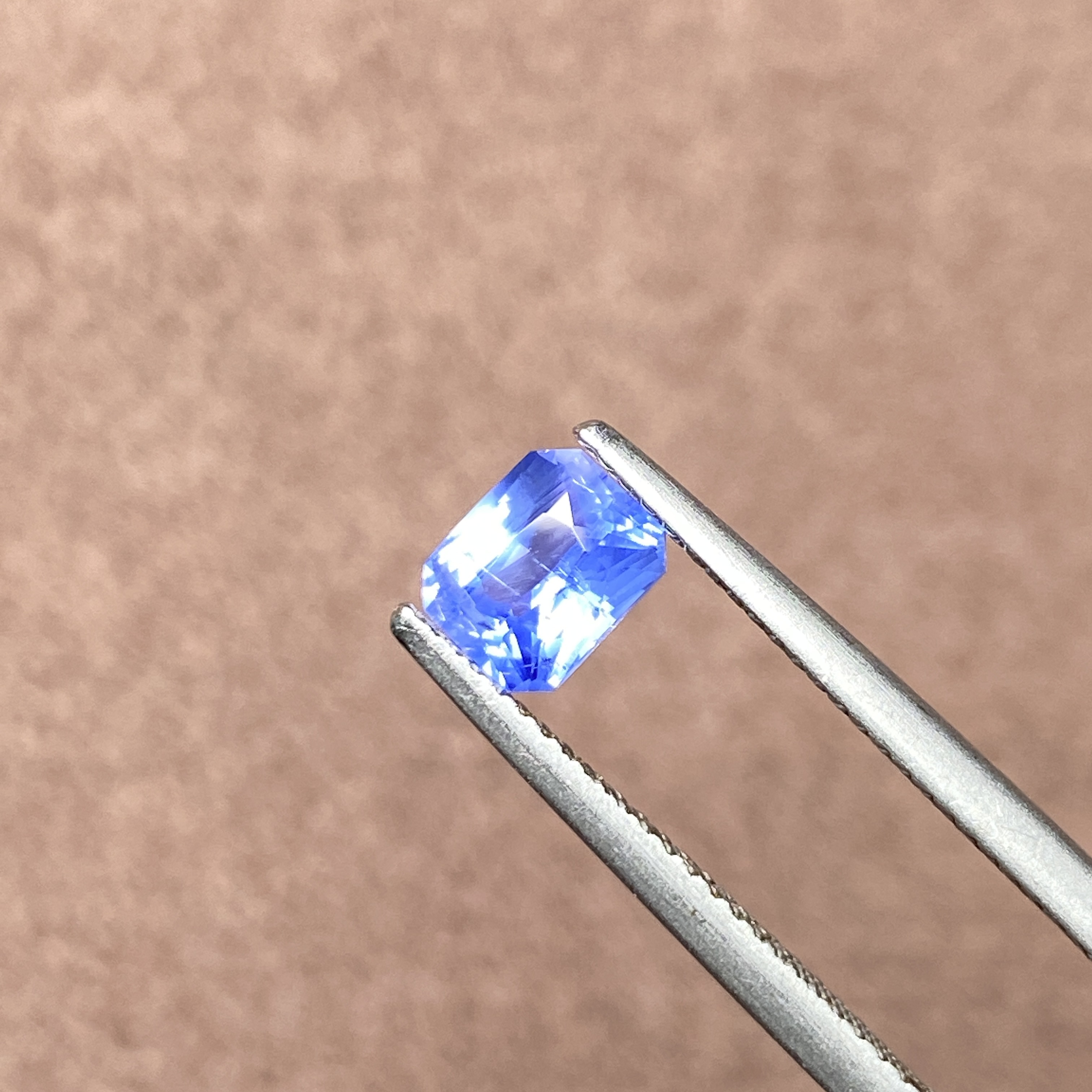 22H496 有烧矢车菊蓝蓝宝石 1.1克拉