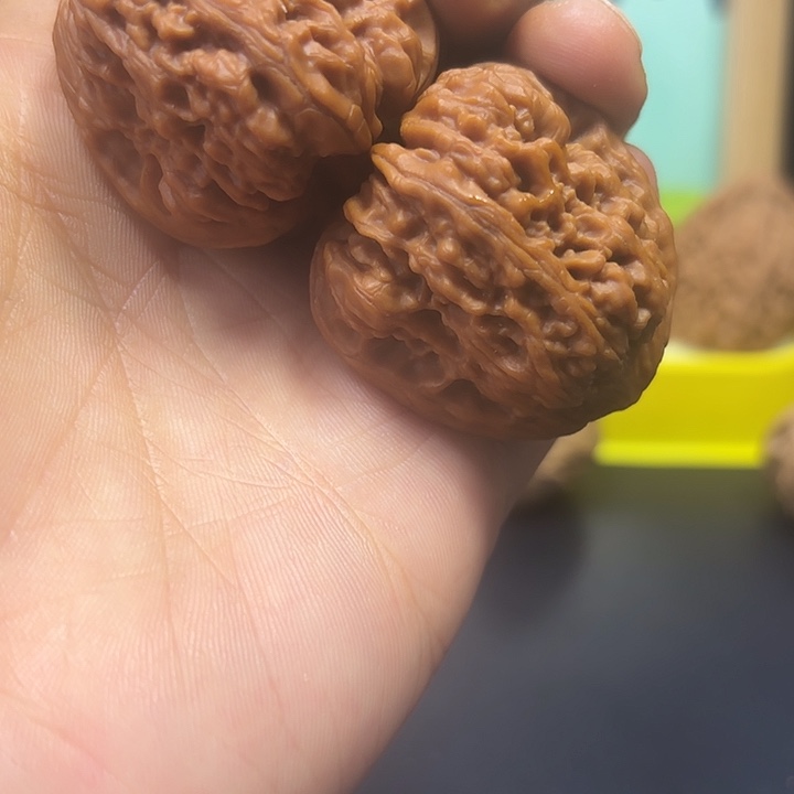 k***把件文玩核桃凹底有磕碰，全品无休