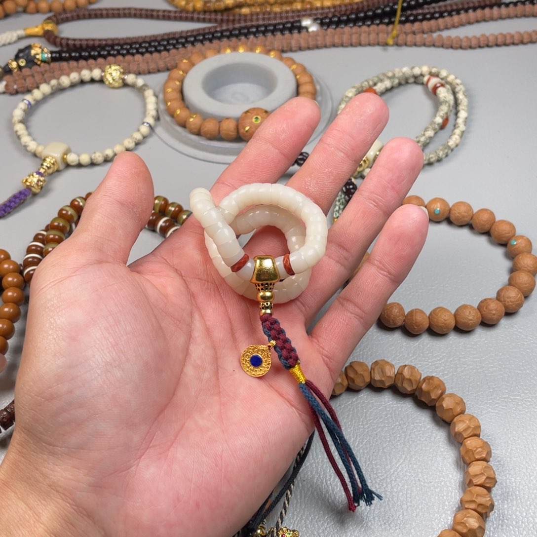 菩提根/象牙果吊坠。。。。。。。。。。。。。