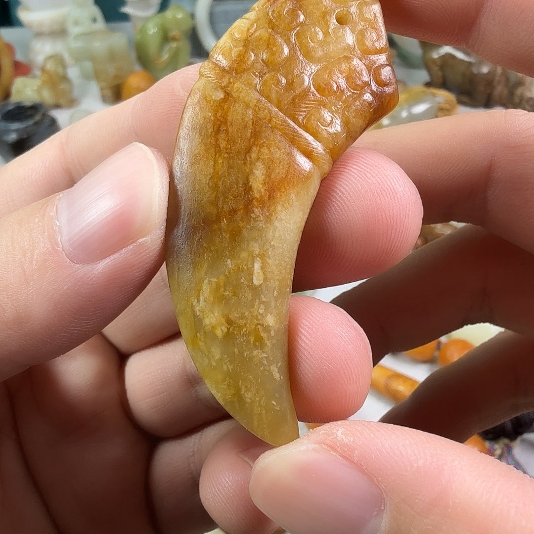 武***装和田玉（糖玉）未镶嵌颈饰