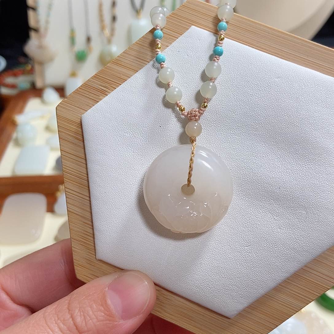 和田玉颈饰未镶嵌