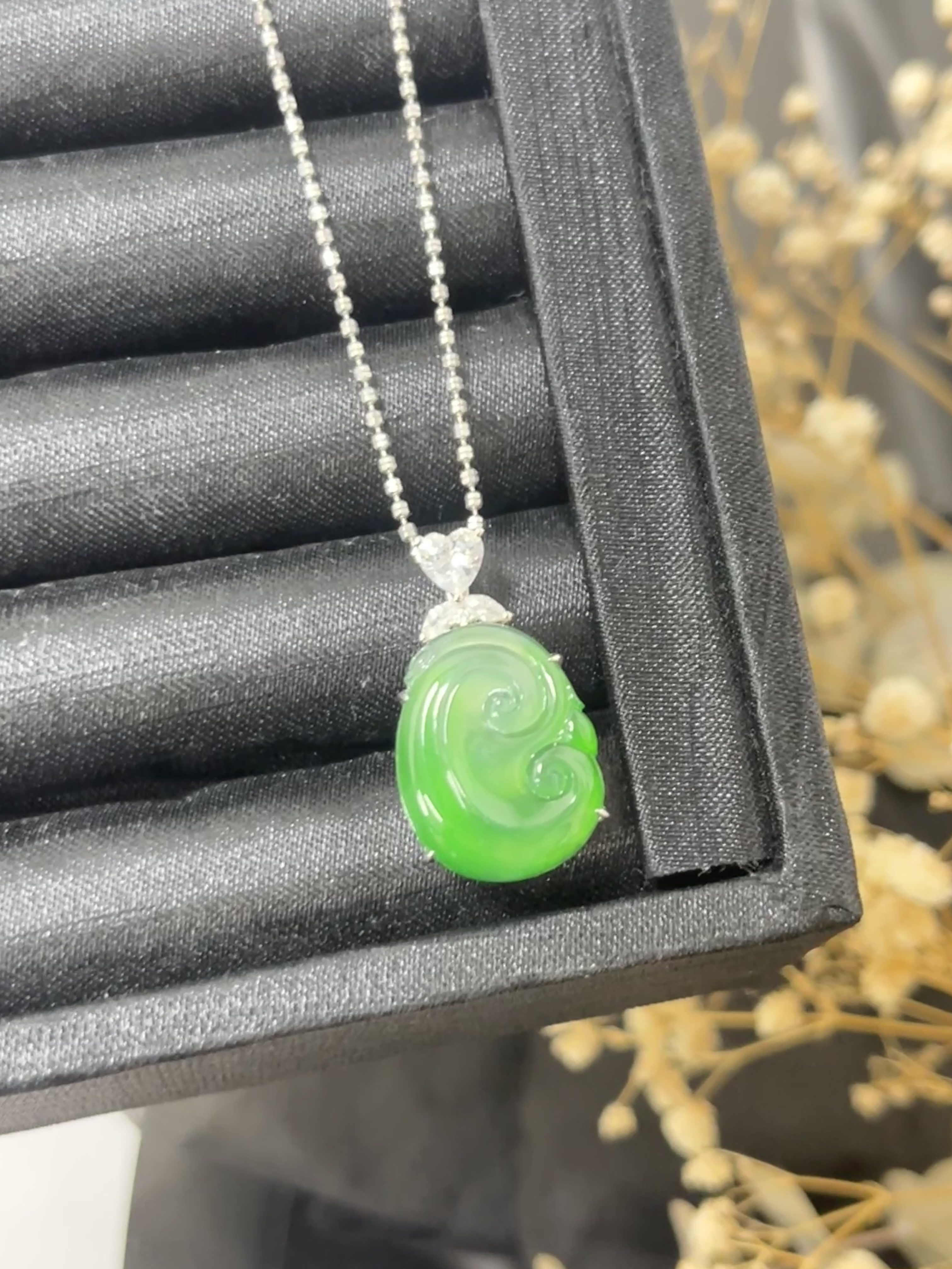 天然A货翡翠高品质如意吊坠 厚装饱满 精致百搭