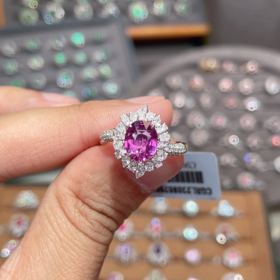 彩色蓝宝石戒指18K金镶嵌1.57ct 无烧紫