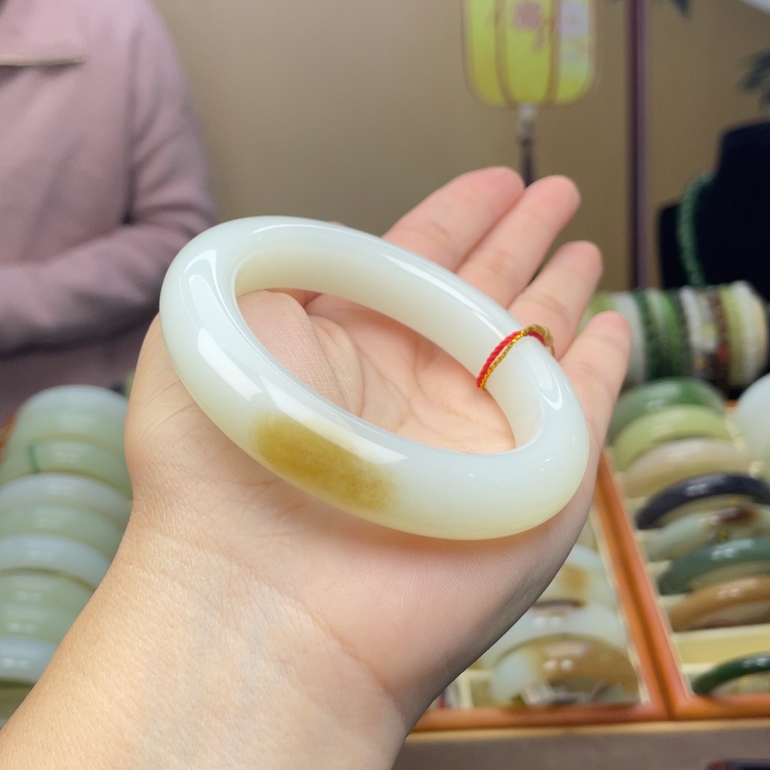 和田玉未镶嵌手镯