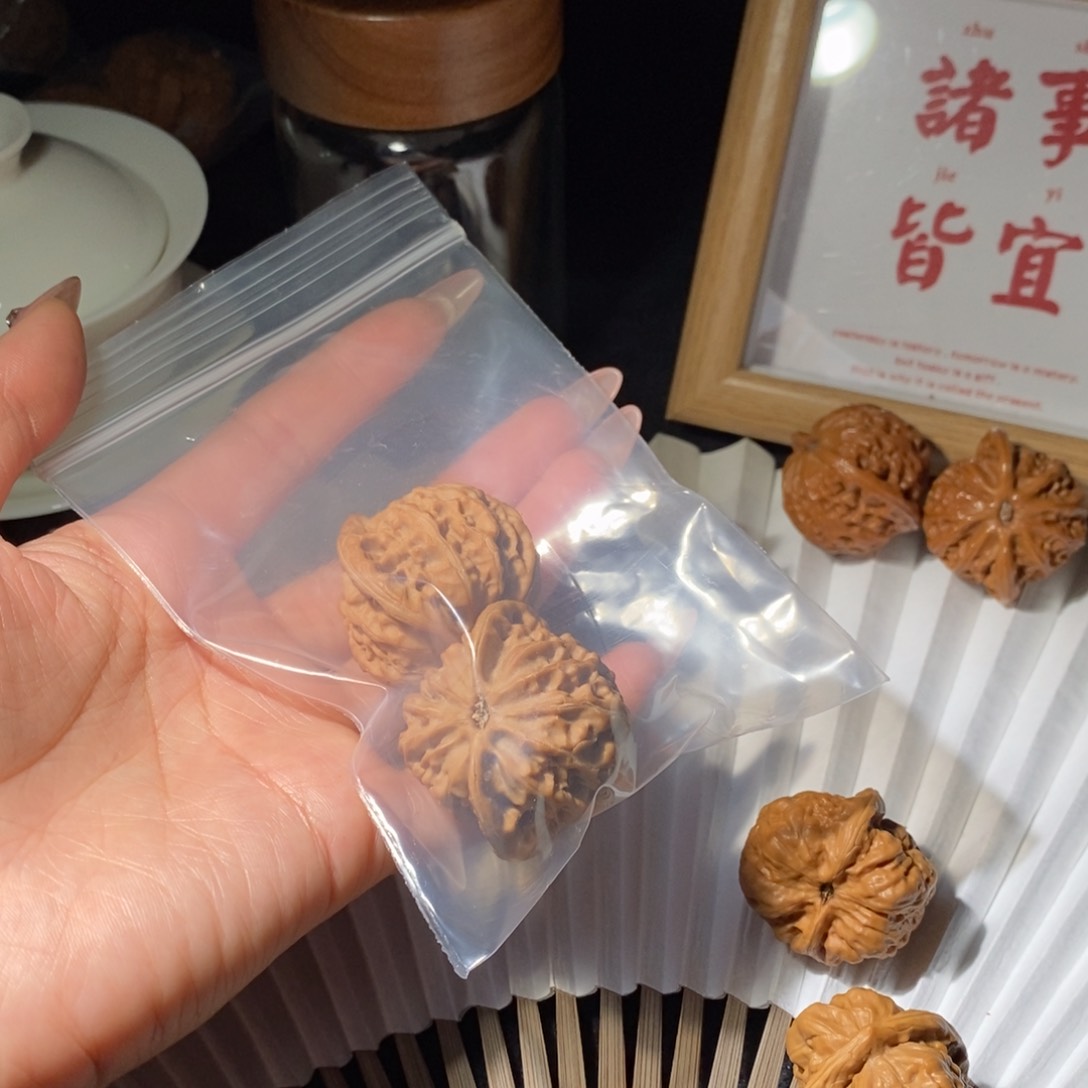 文玩核桃吊坠左*宫灯