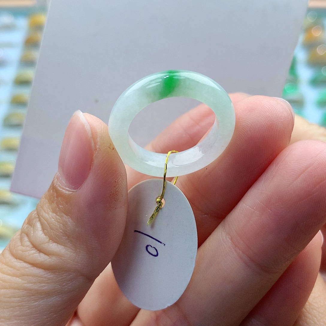 翡翠戒指未镶嵌10圈