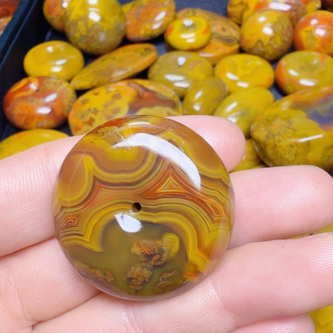 舍***得玛瑙/玉髓未镶嵌颈饰