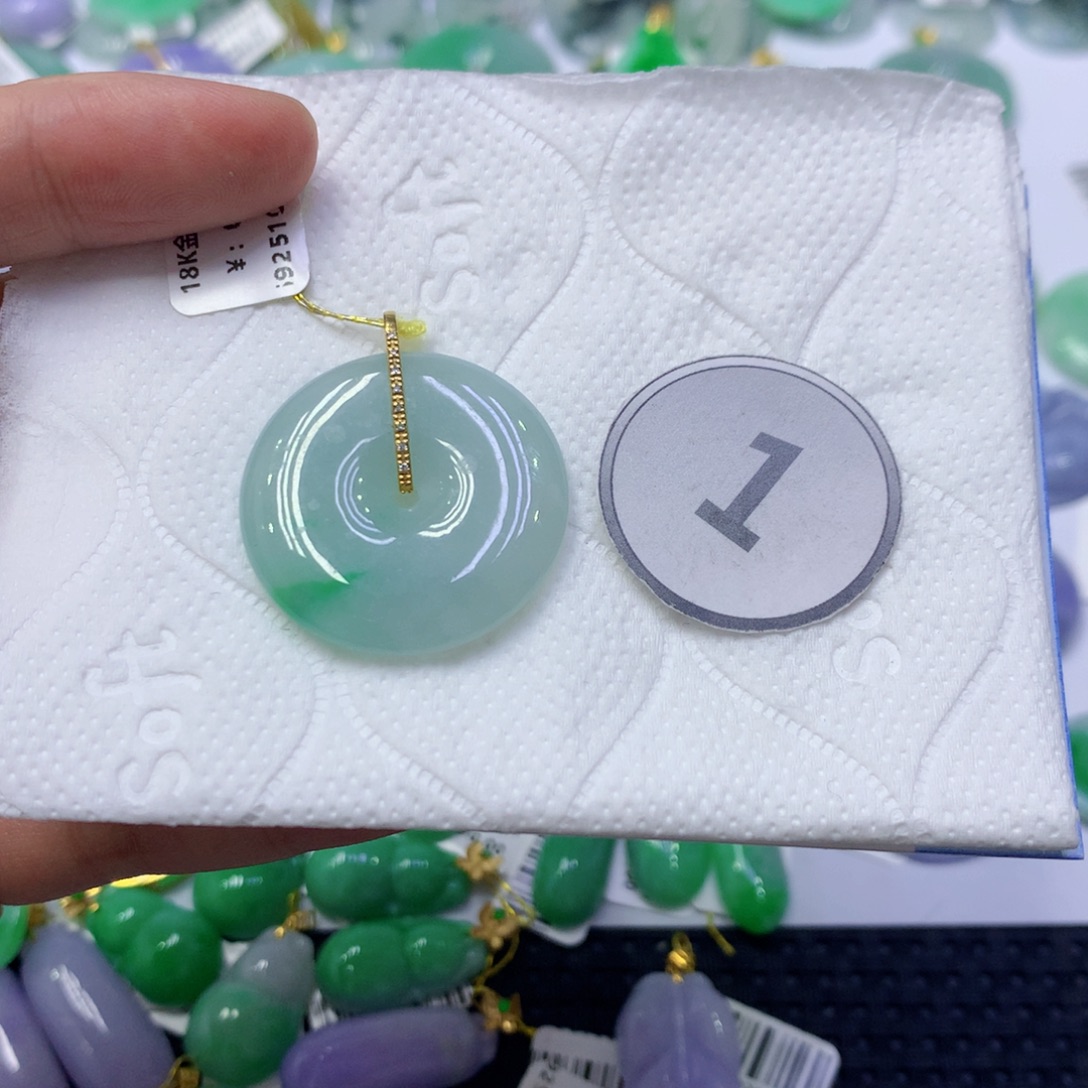 翡翠18K金镶嵌颈饰翡翠