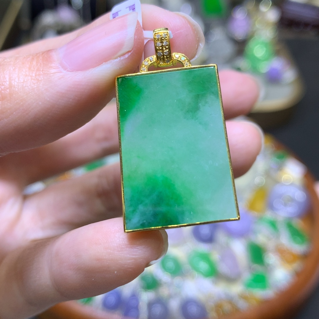 翡翠颈饰18K金镶嵌翡翠吊坠项链