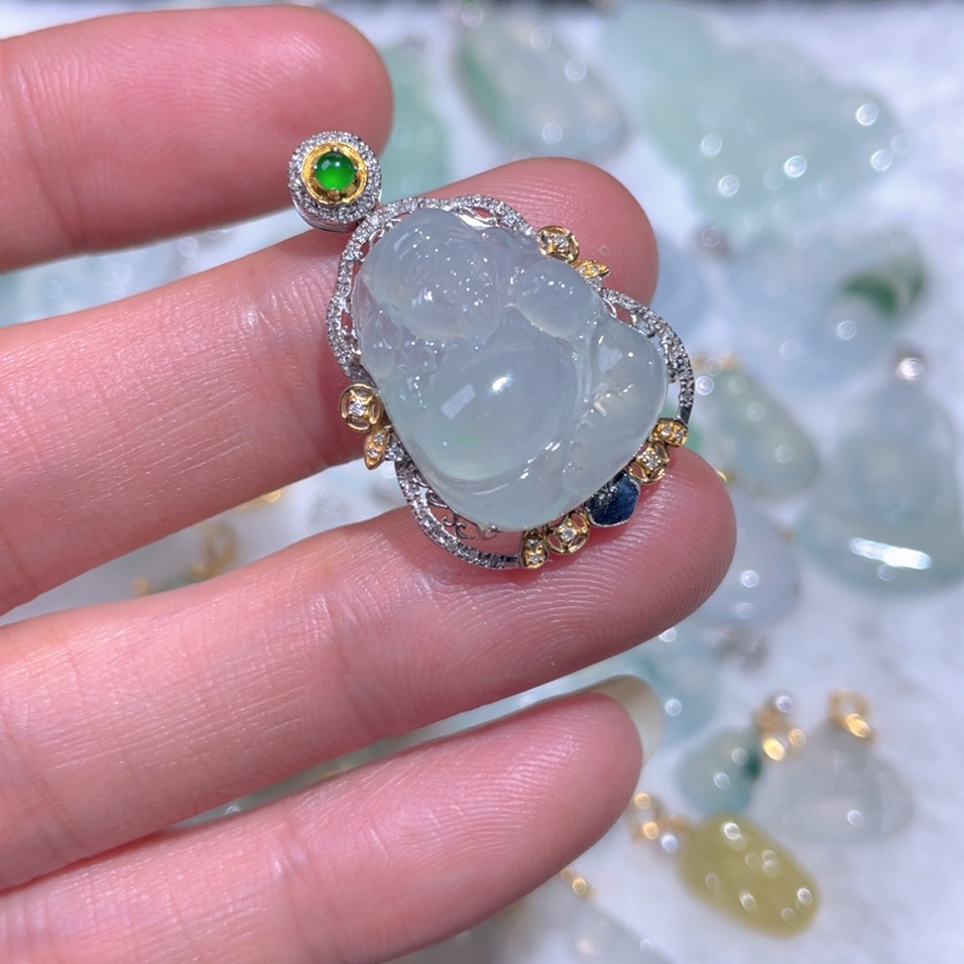 翡翠18K金镶嵌颈饰翡翠