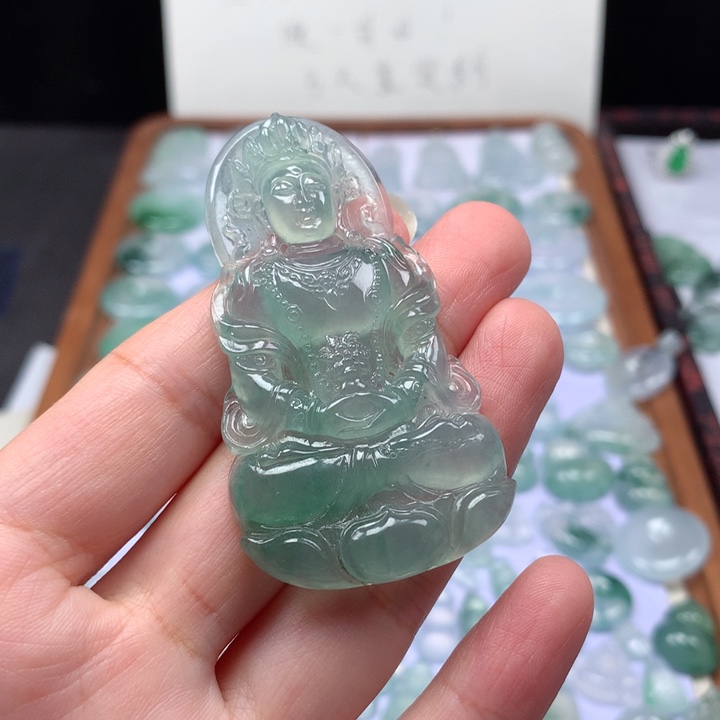 颈饰未镶嵌翡翠冰种晴底渡母观音