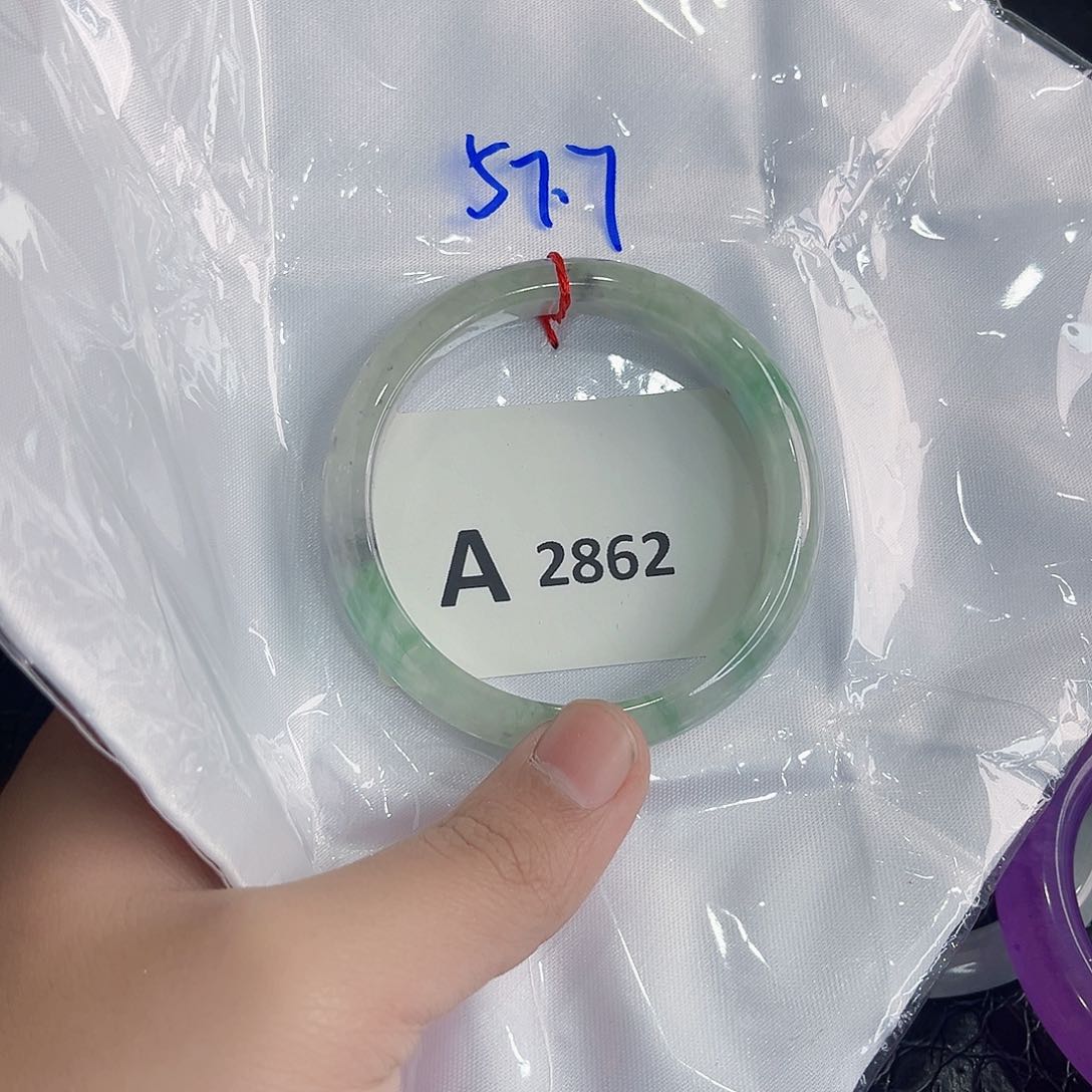 翡翠手镯未镶嵌多样性