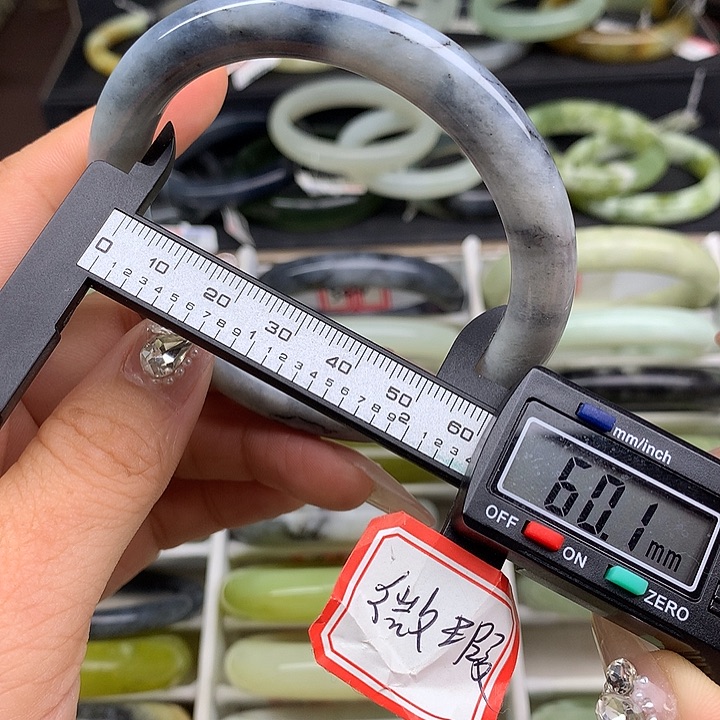 蛇纹石玉未镶嵌手镯504