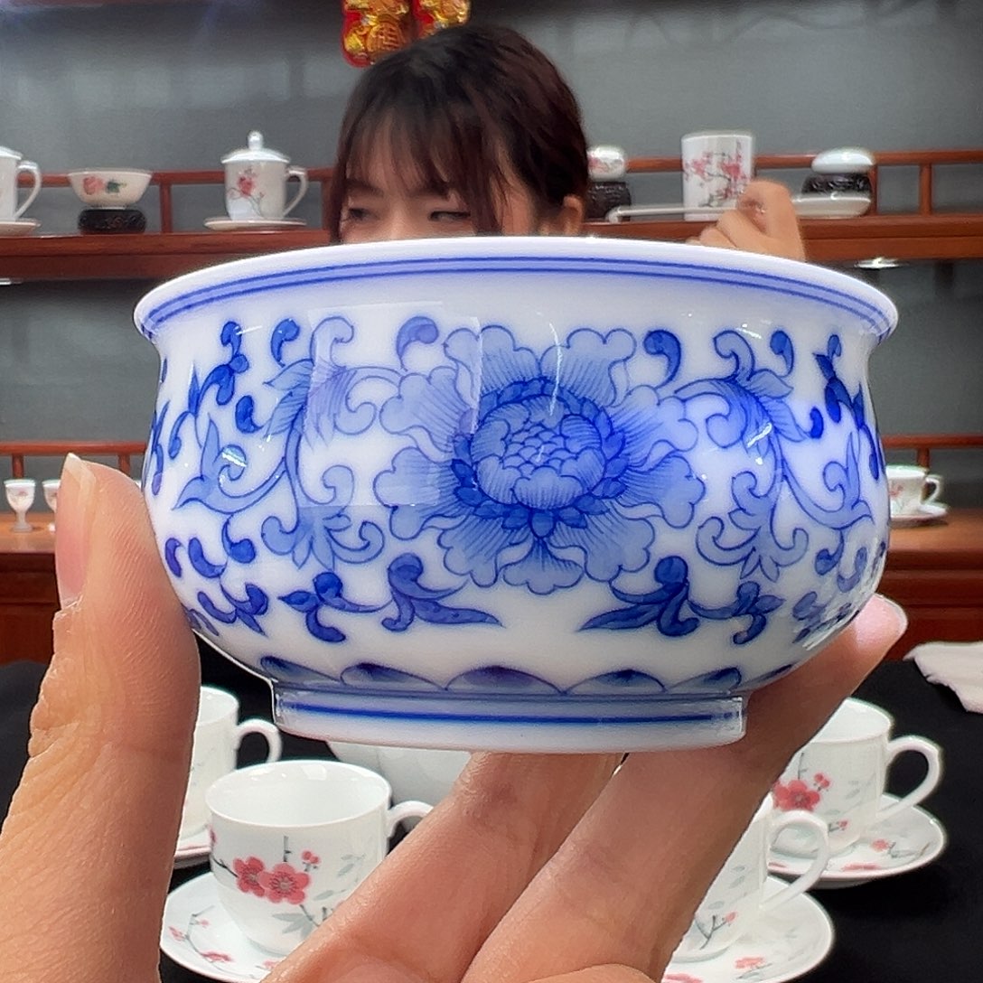 柴窑青花缠枝莲炉式杯