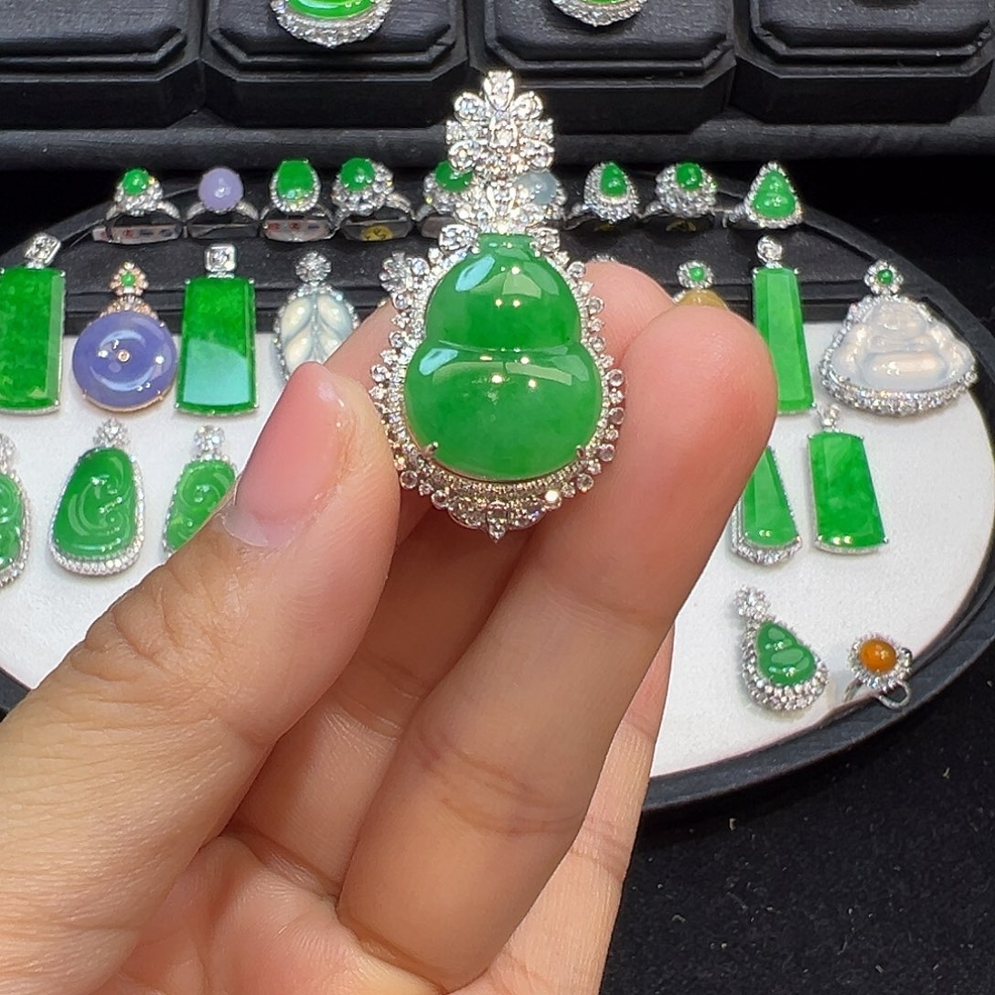 翡翠颈饰18K金镶嵌收到货48小时鉴赏期