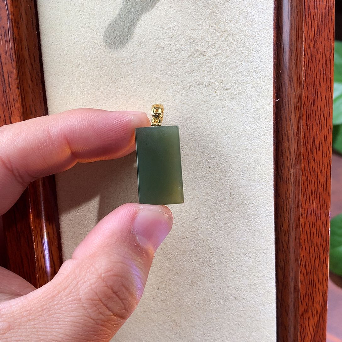 和田玉未镶嵌车挂和田玉 310