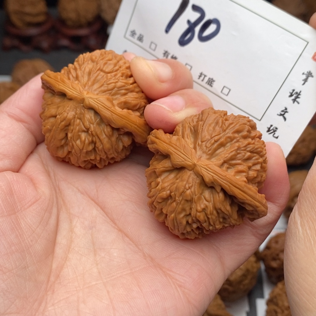 文玩核桃吊坠42白狮子180