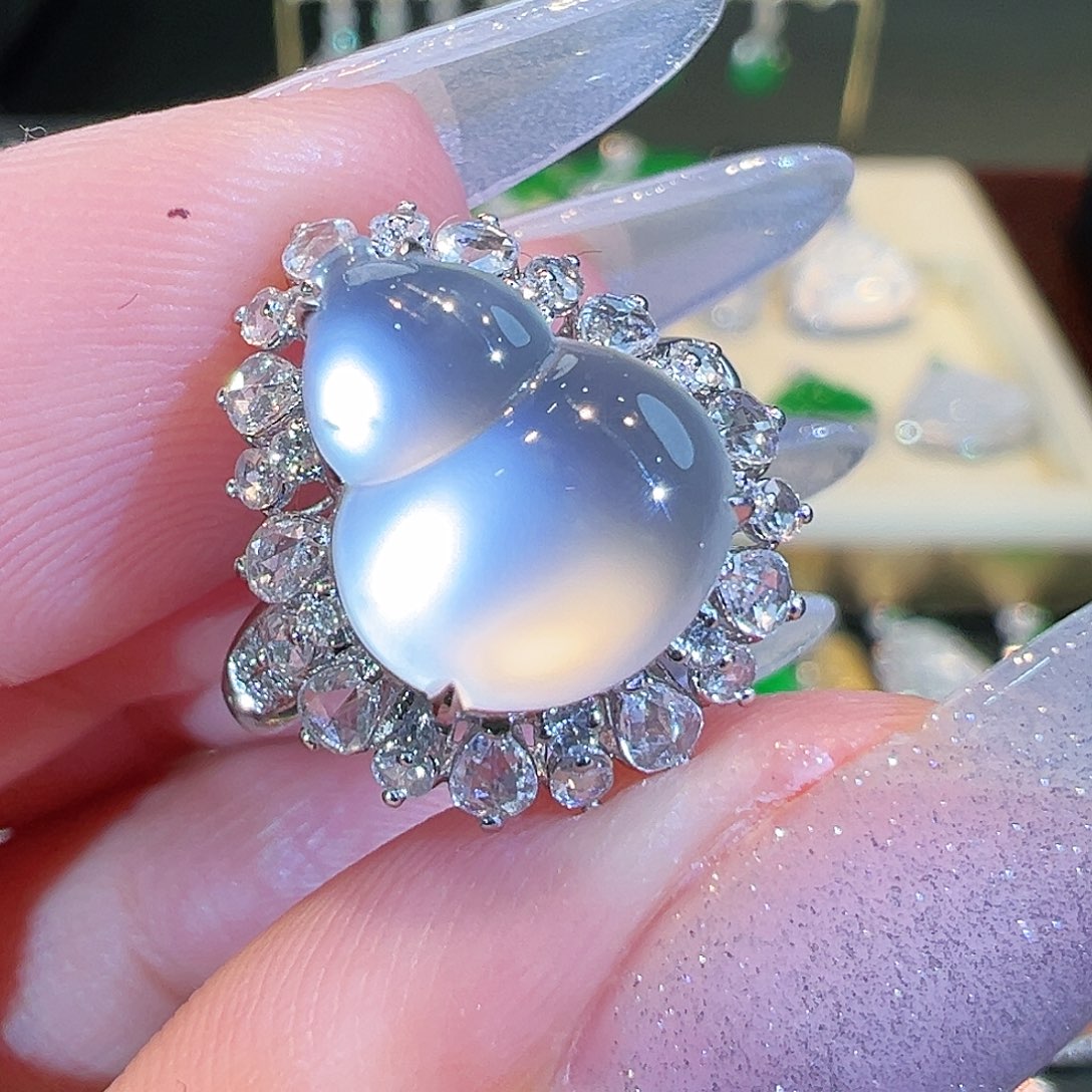 翡翠戒指18K金镶嵌翡翠