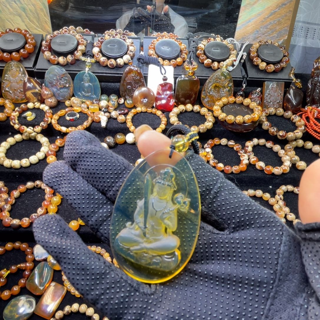 琥珀未镶嵌手串虚空藏菩萨