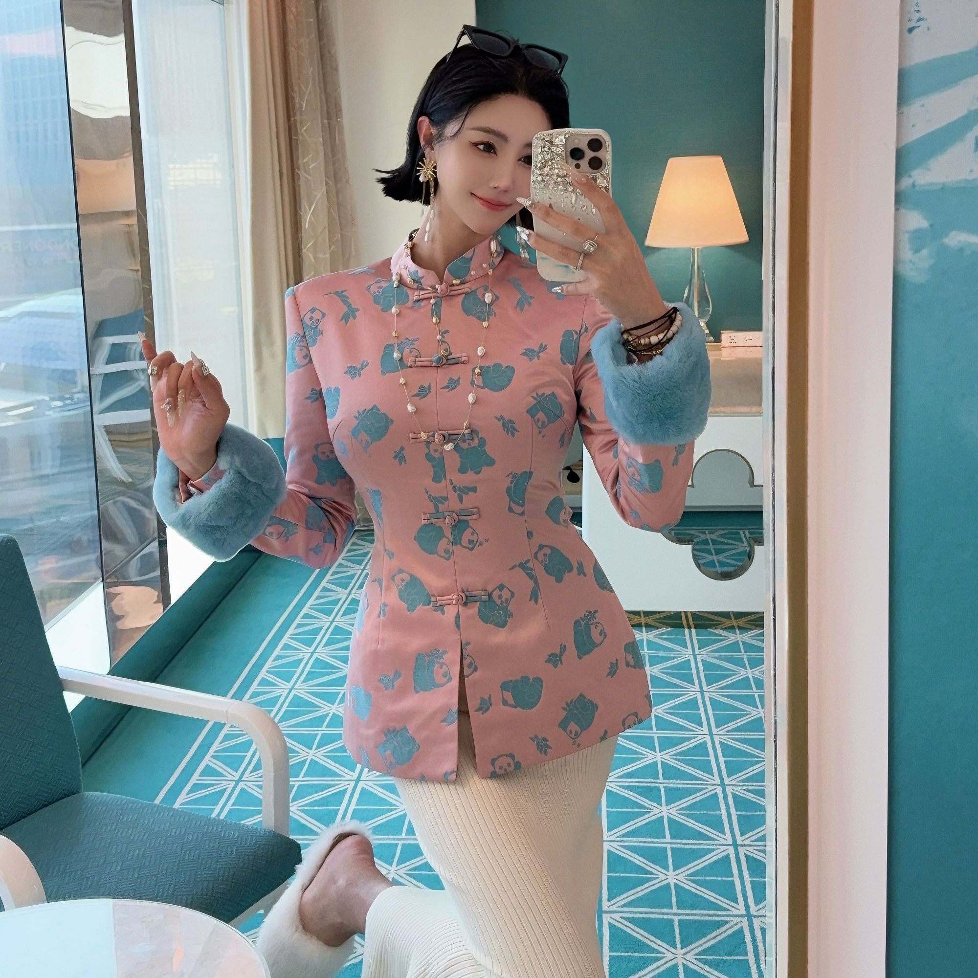 S300【圣诞马卡隆】粉色蓝毛毛袖满身图案中式盘扣长袖上衣SY14450