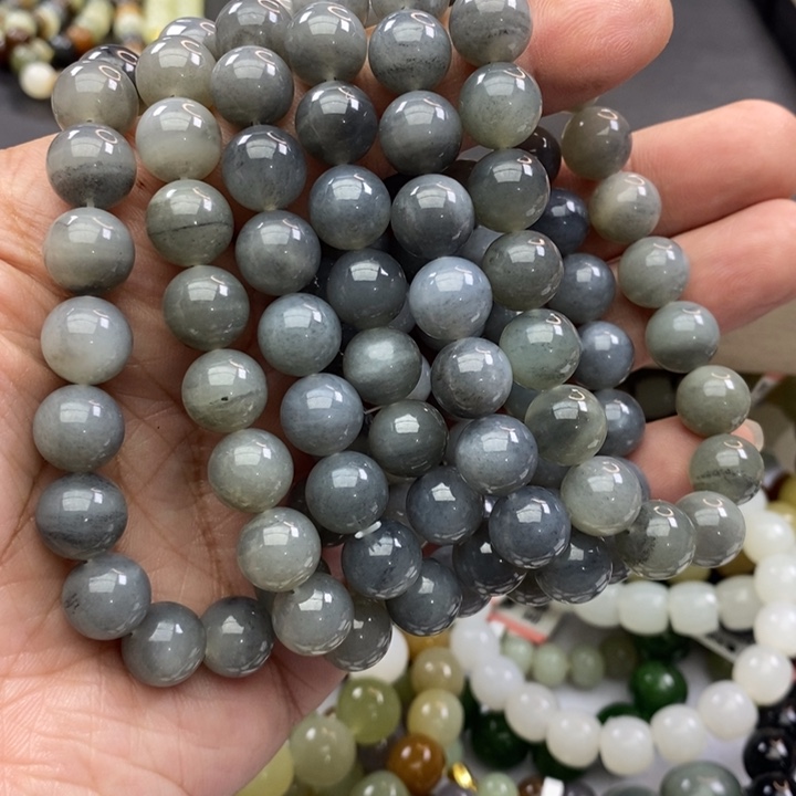 王***饰和田玉未镶嵌颈饰