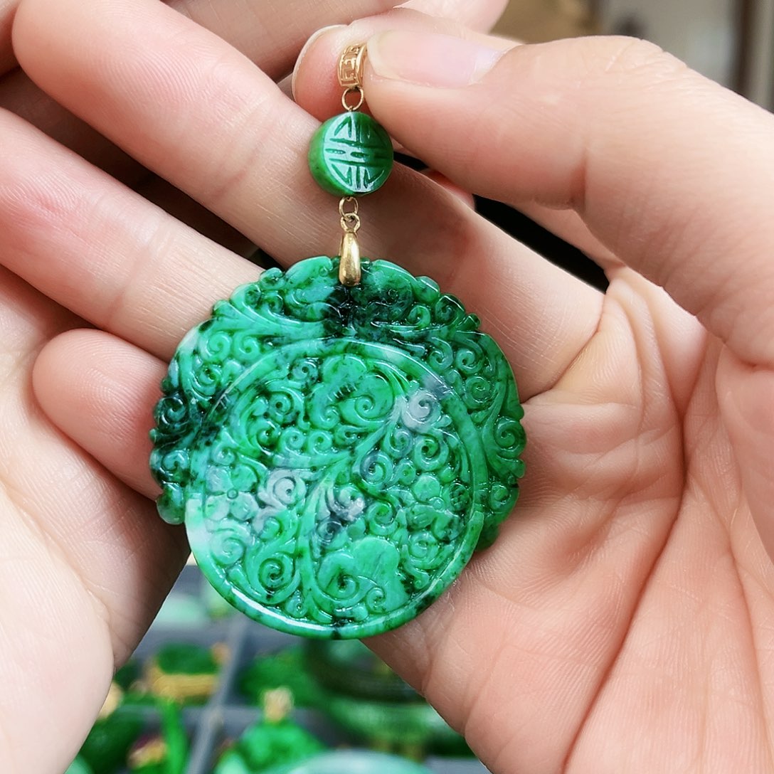 翡翠颈饰18K金镶嵌吊坠