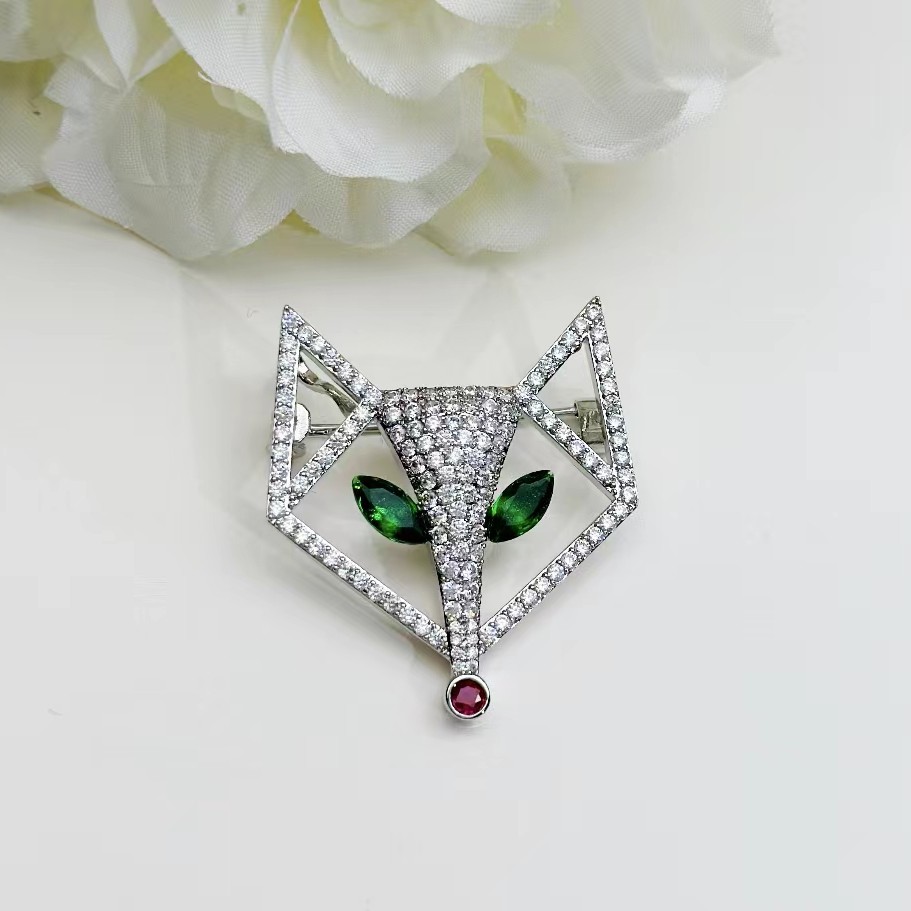 铜合金合成锆石胸针 FL786个性狐狸胸针