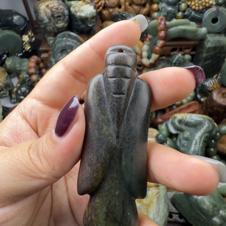 透闪石质玉未镶嵌珠宝奇石