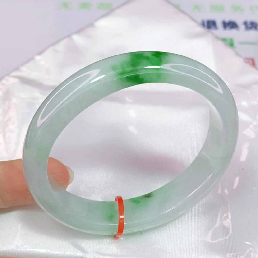 未镶嵌手镯翡翠粉****?54.6贵妃