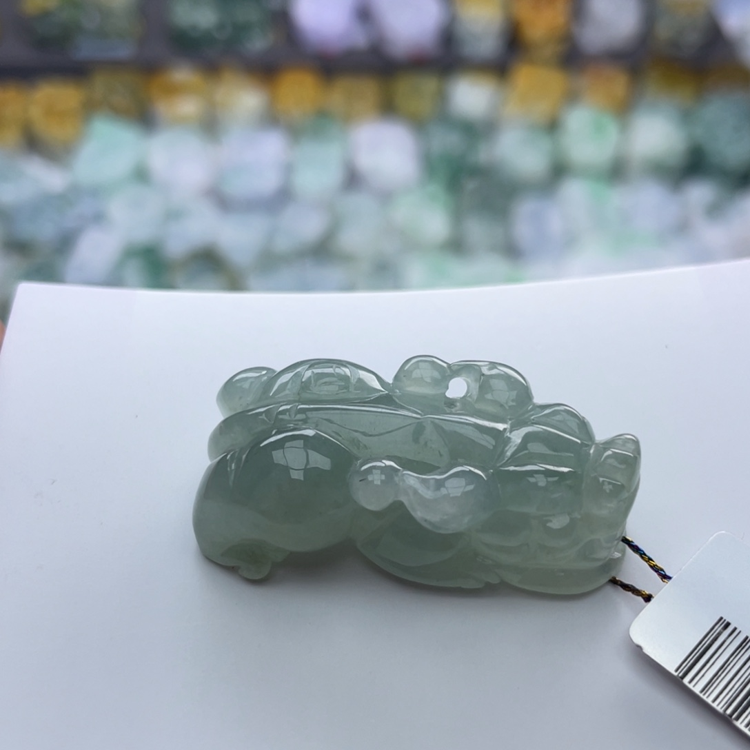 翡翠未镶嵌颈饰貔貅