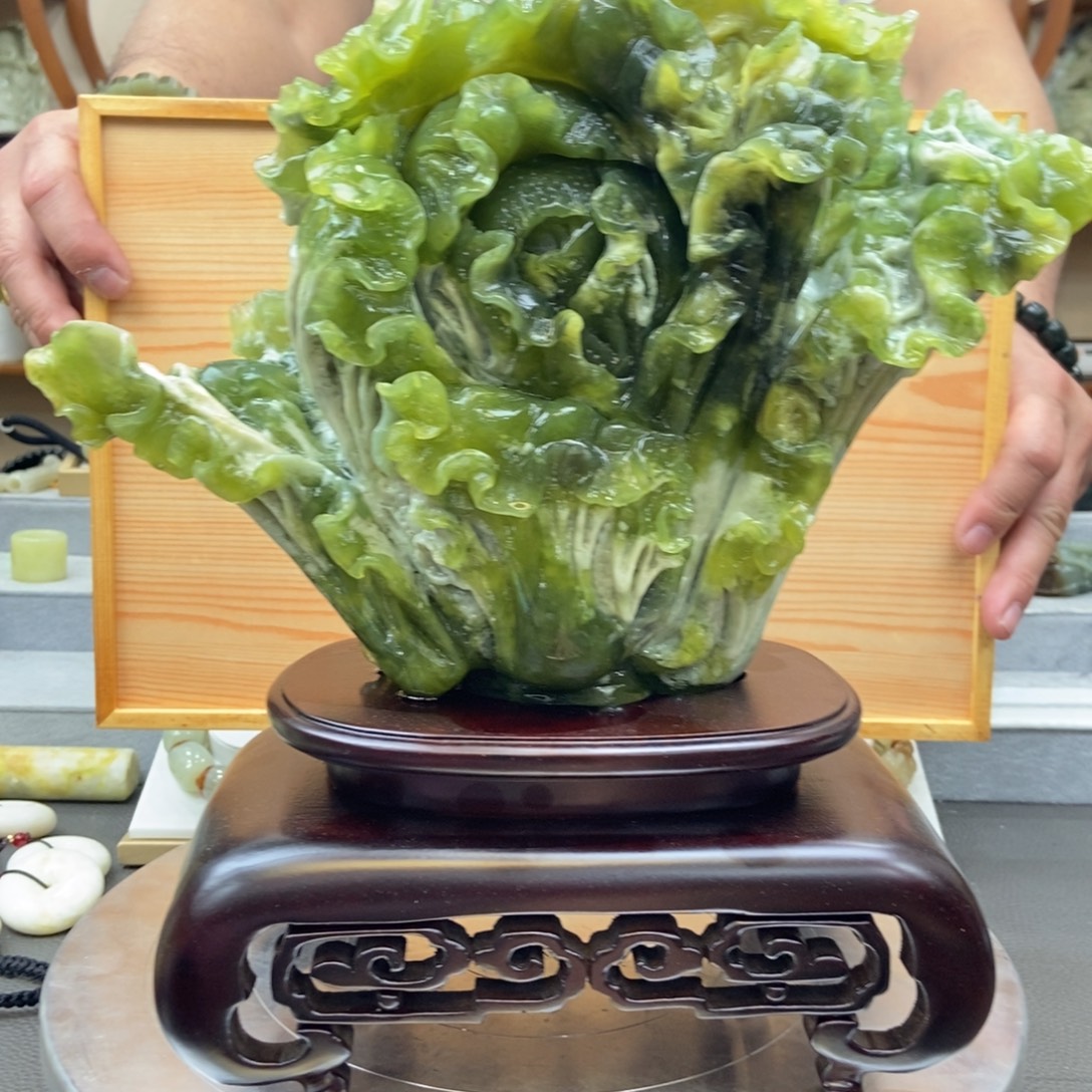 C***A蛇纹石玉未镶嵌摆件