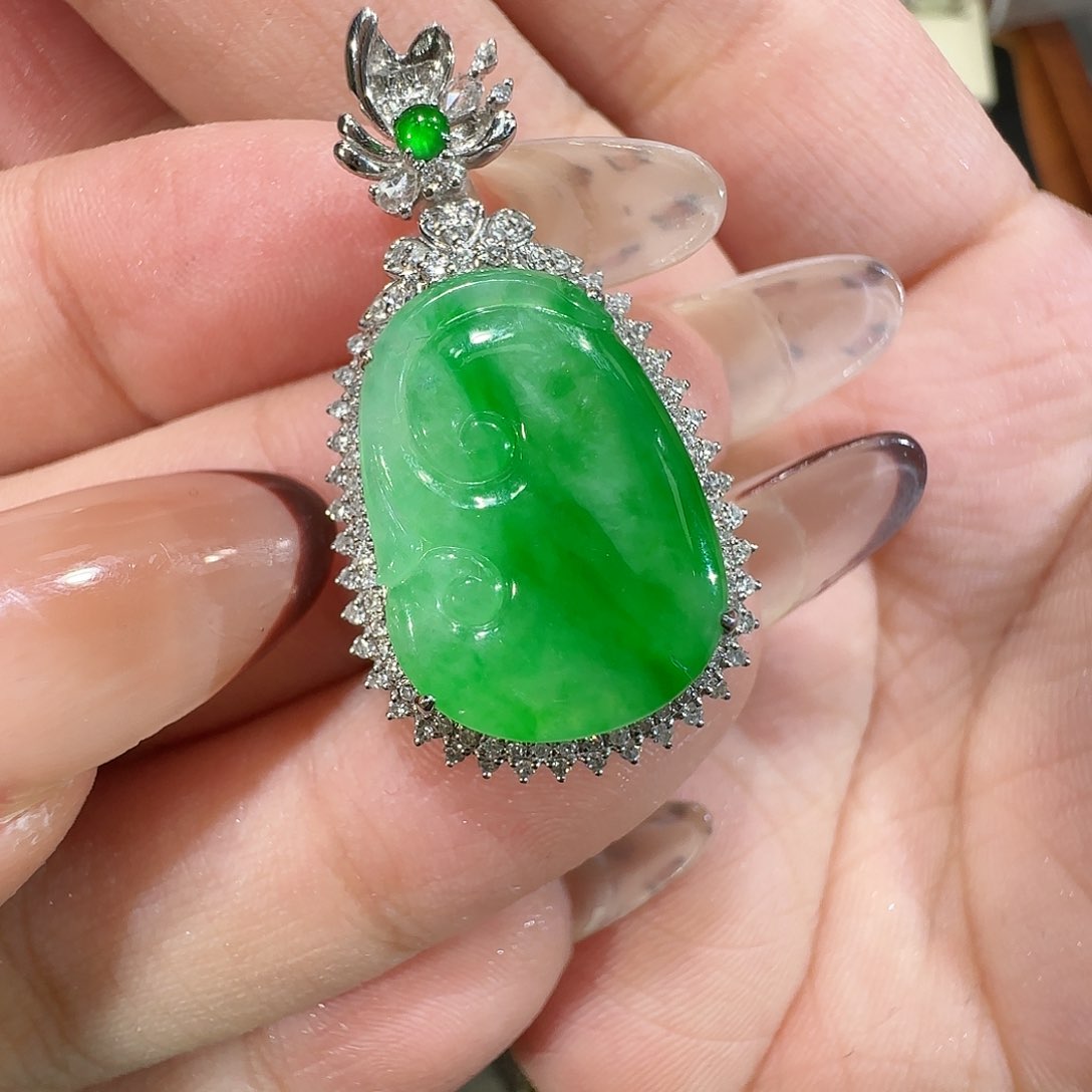 【闪购商品】颈饰18K金镶嵌翡翠