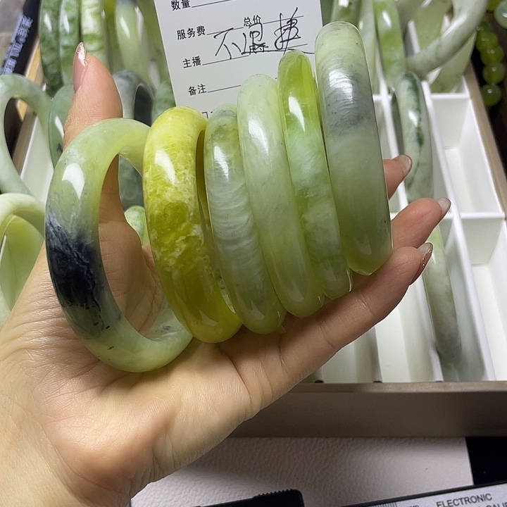 *****蛇纹石玉未镶嵌手镯