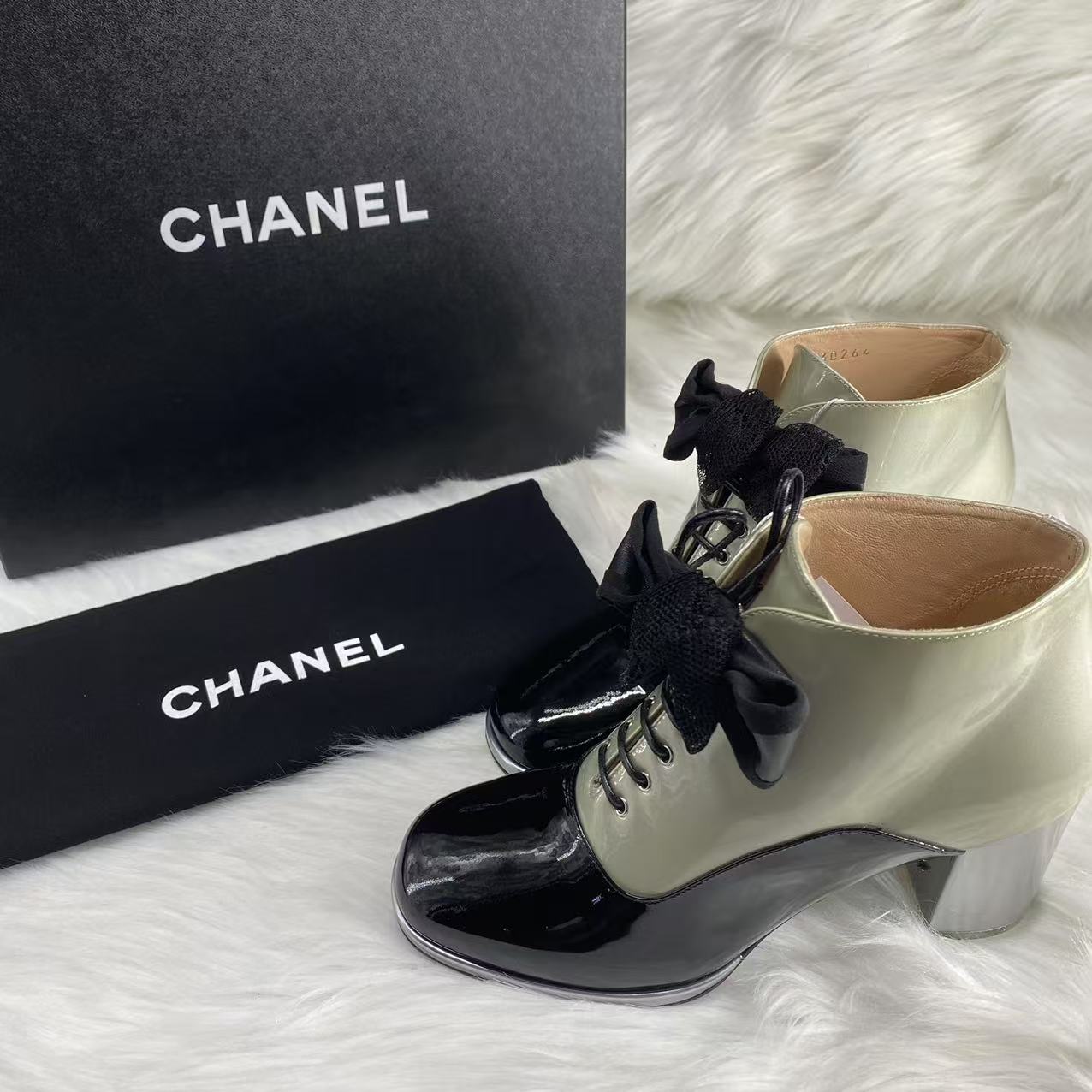 99新 Chanel/香奈儿 36码/带盒/带尘袋/双色高跟蝴蝶结短靴wsp168