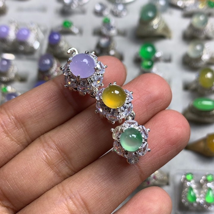 翡翠未镶嵌戒指铜托，卖裸石，需要二次镶嵌