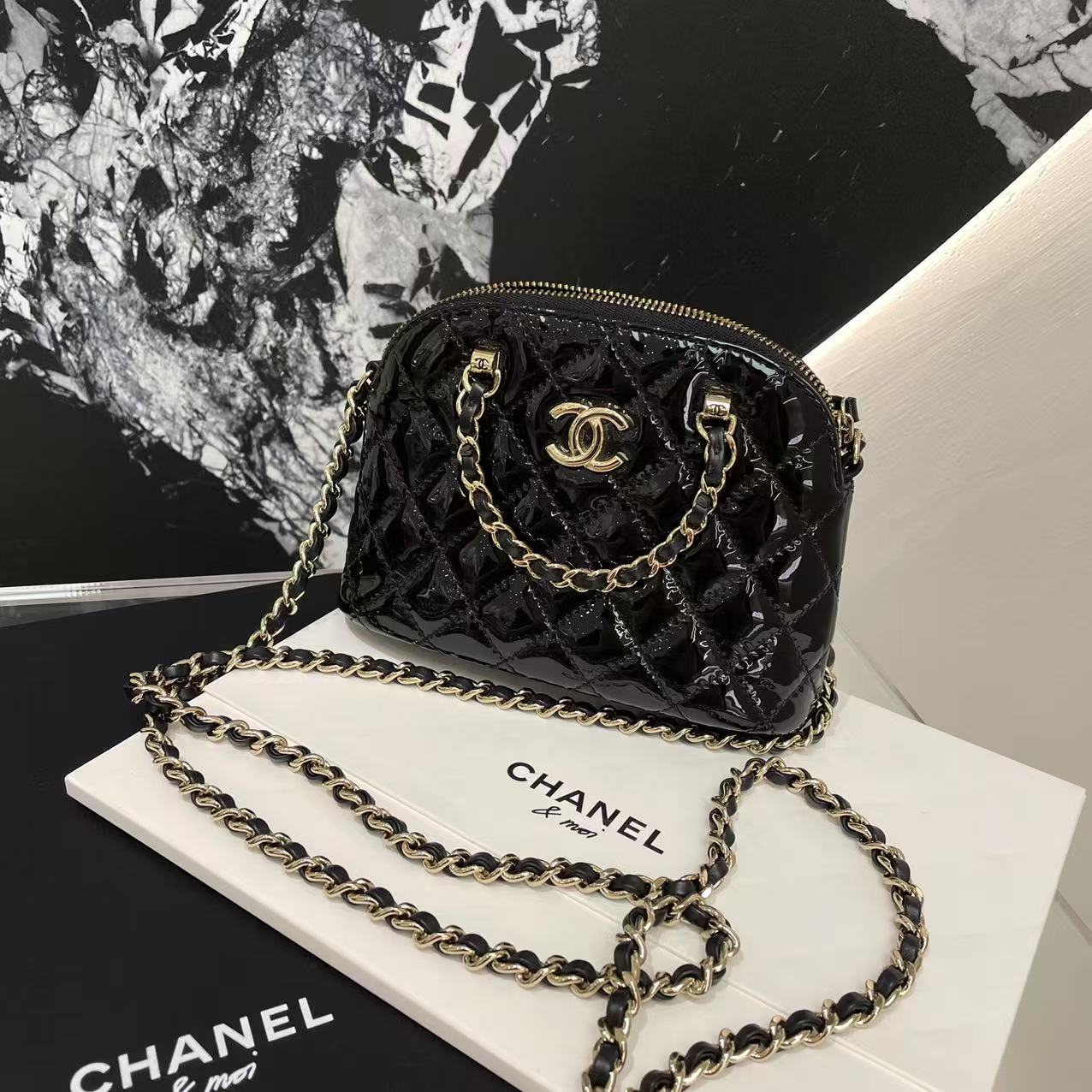 99新 Chanel/香奈儿 23s亮面漆皮mini贝壳包 手提斜挎包